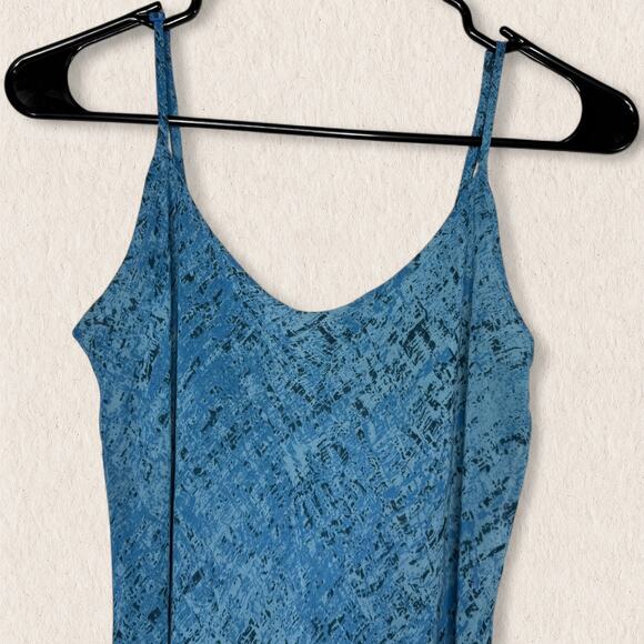 Cabi‎ Blue Abstract Print Slip Cami Tank Top Women’s XS Y2K Minimalist Layering - Picture 6 of 9